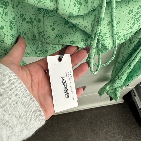 NWT Bubble Sleeve Floral Top - Picture 5 of 6